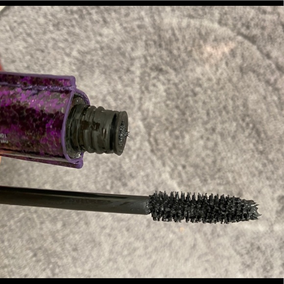 Mascara - Picture 4 of 7